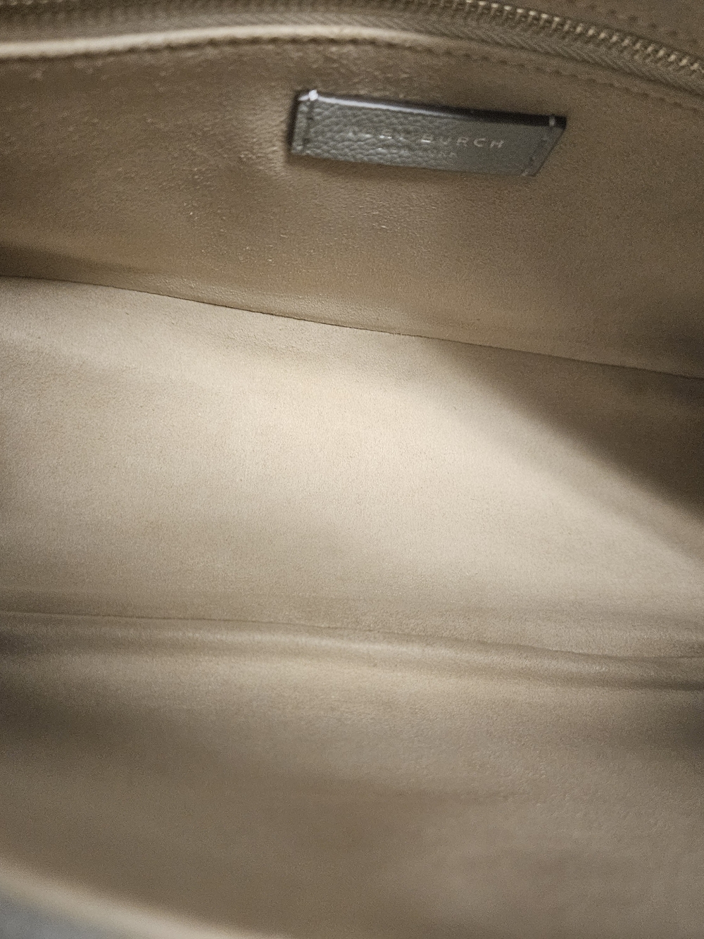 Tory Burch Light Grey Pebbled Leather Shoulder Bag - Picture 11 of 12